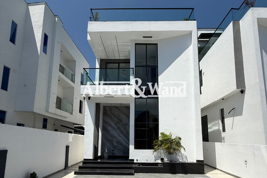 5 Bedroom Fully Detached House