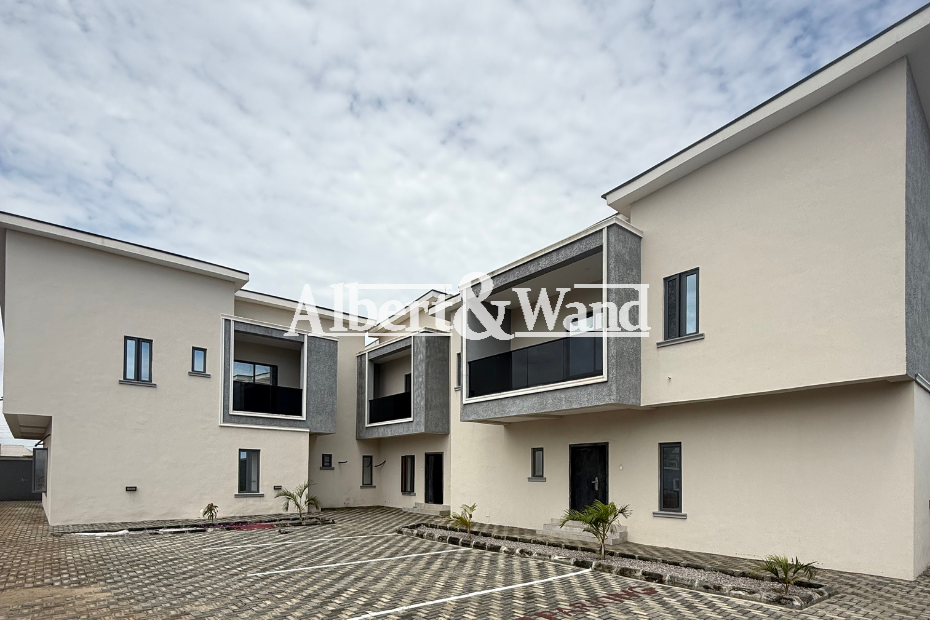  4 Bedroom Semi-Detached House