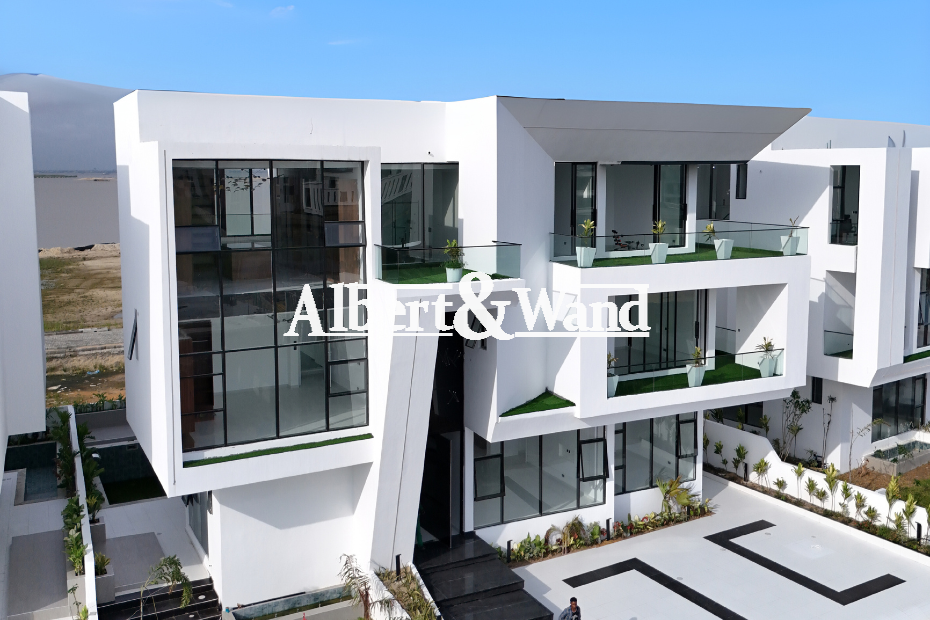 5 Bedroom Fully Detached House