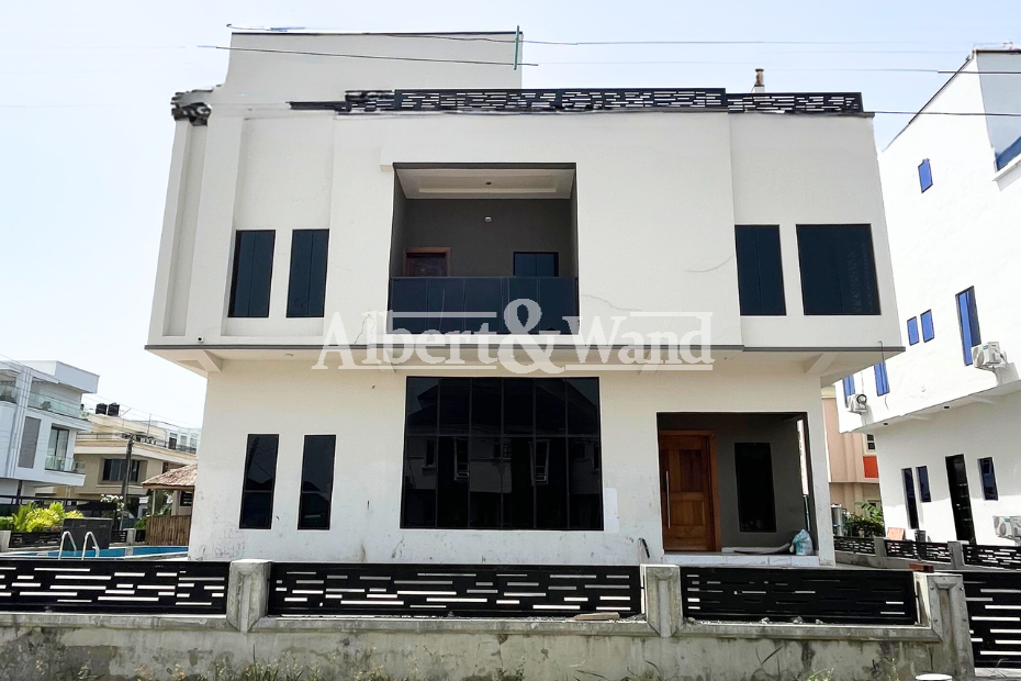 5 Bedroom Fully Detached House