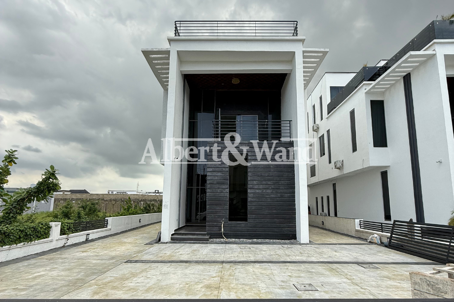 5 Bedroom Fully Detached House