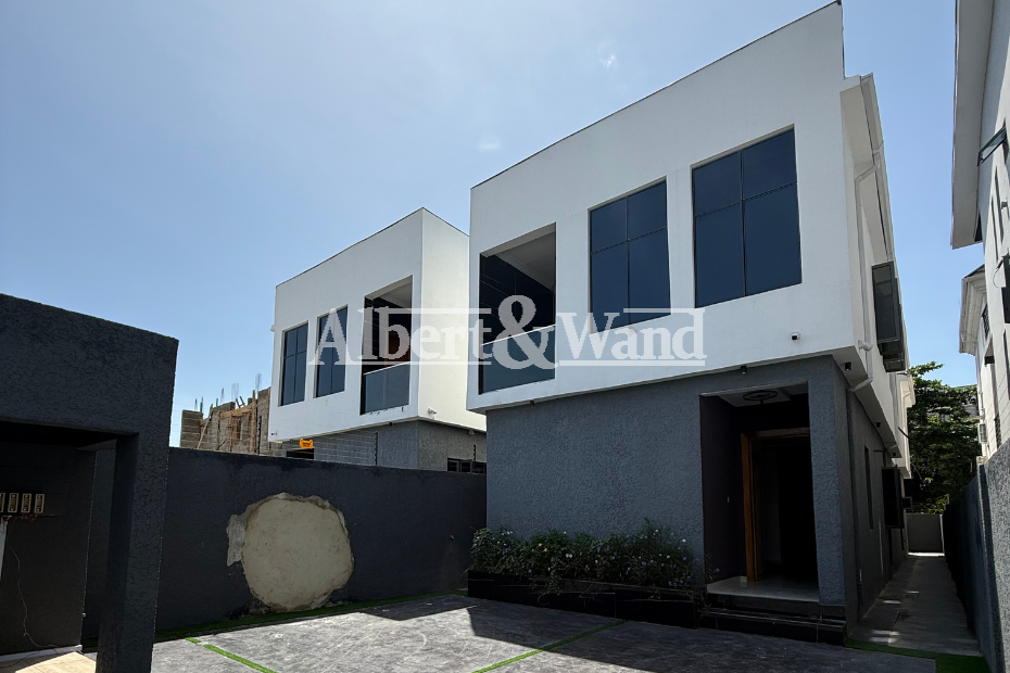 5 Bedroom Fully Detached House