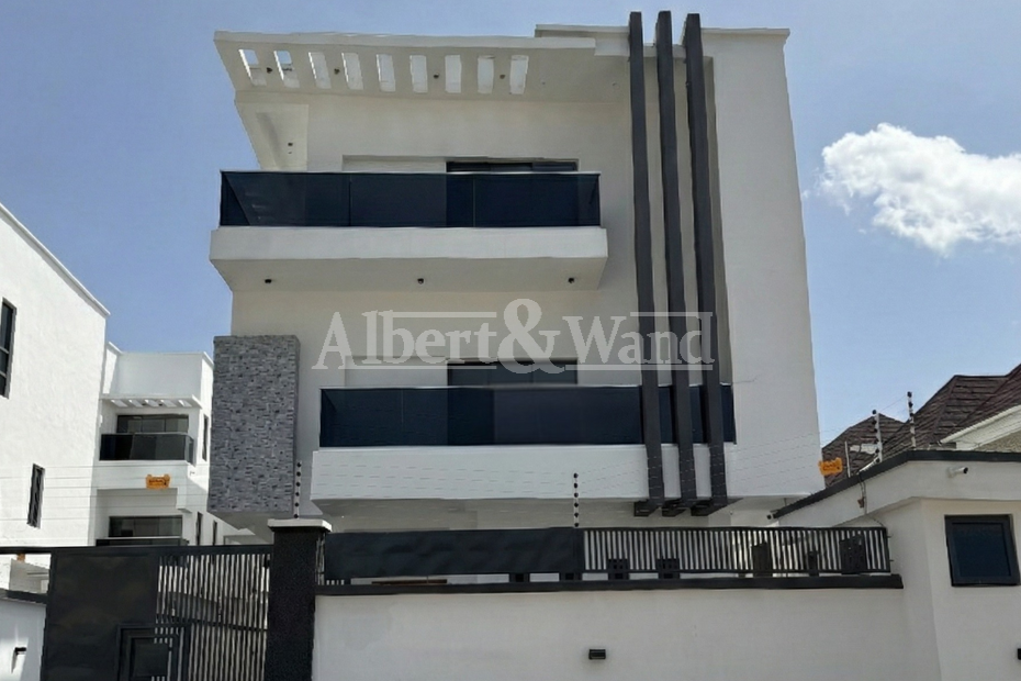 5 Bedroom Fully Detached House