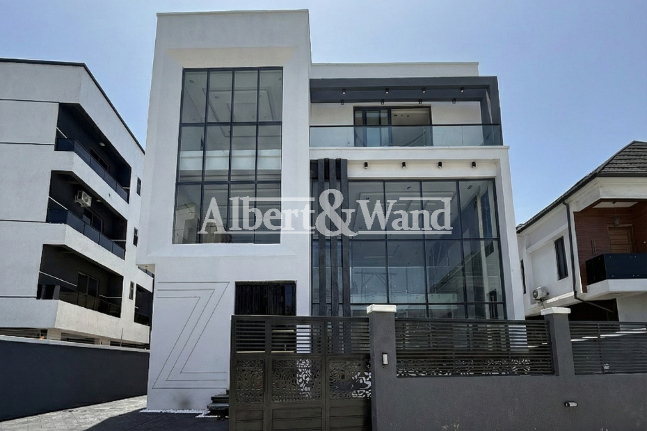 5 Bedroom Fully Detached House