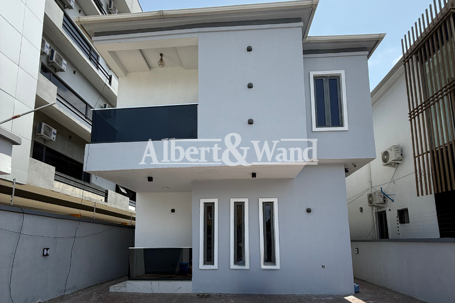 5 Bedroom Fully Detached House