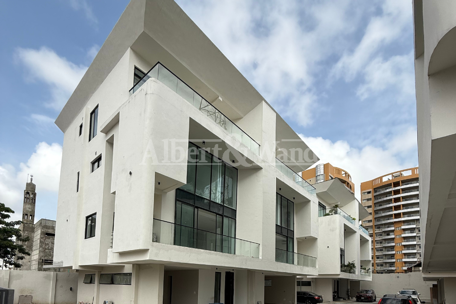 4 Bedroom Semi-Detached House