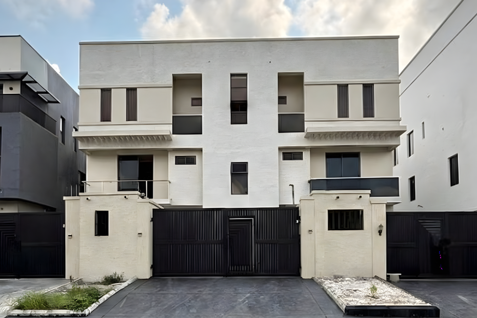 4 Bedroom Semi-Detached House