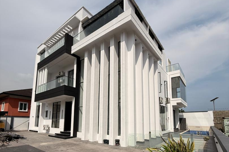 6 Bedroom Fully Detached House