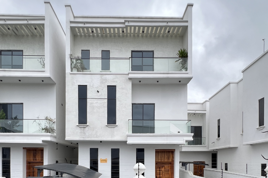 6 Bedroom Fully Detached House