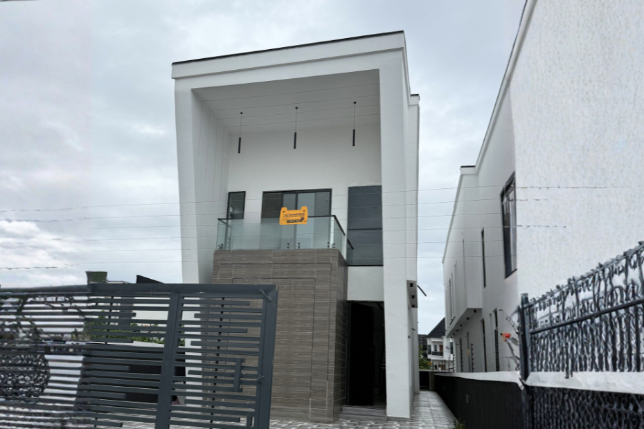 5 Bedroom Fully Detached House