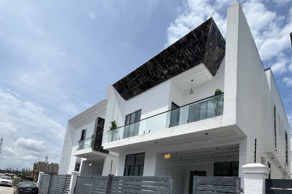 5 Bedroom Fully Detached House