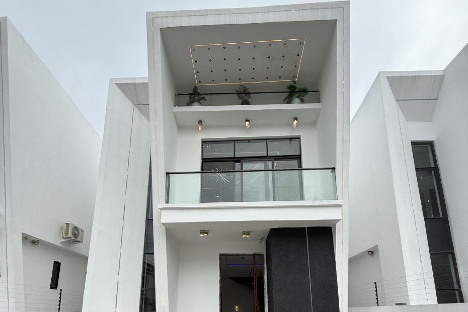 4 Bedroom Fully Detached House