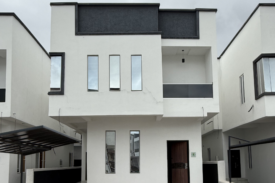 4 Bedroom Fully Detached House