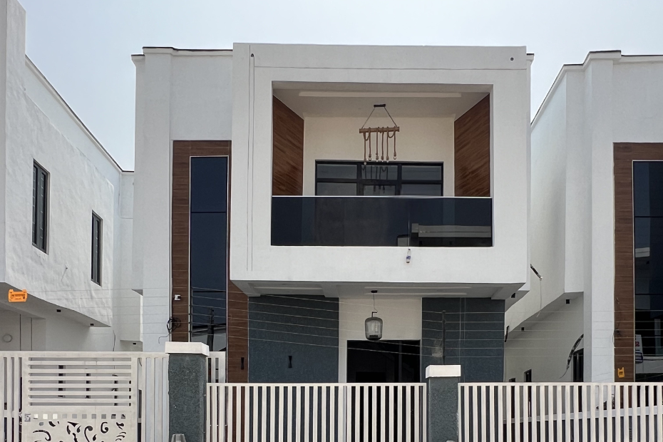 4 Bedroom Fully Detached House