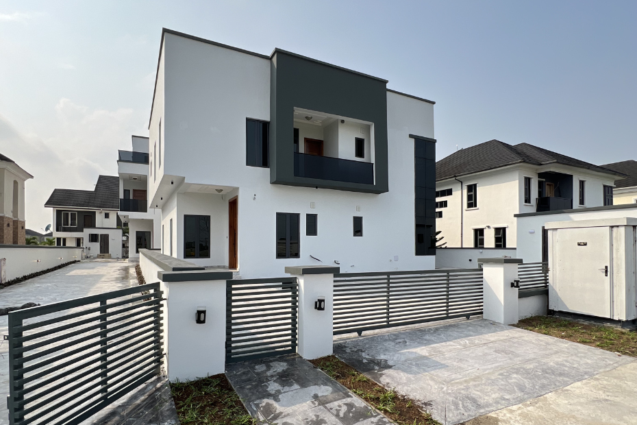 5 Bedroom Fully Detached House