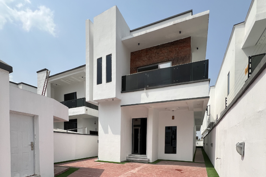 5 Bedroom Fully Detached House