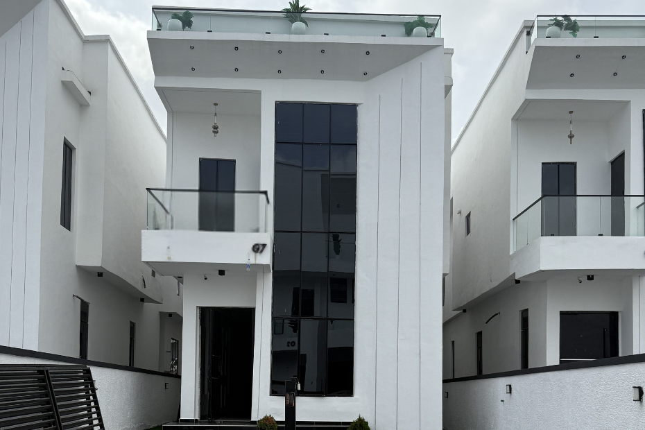 5 Bedroom Fully Detached House