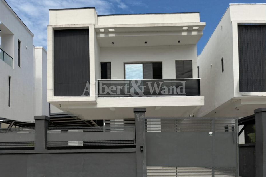 4 Bedroom Fully Detached House