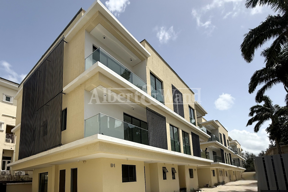 5 Bedroom Semi-Detached House