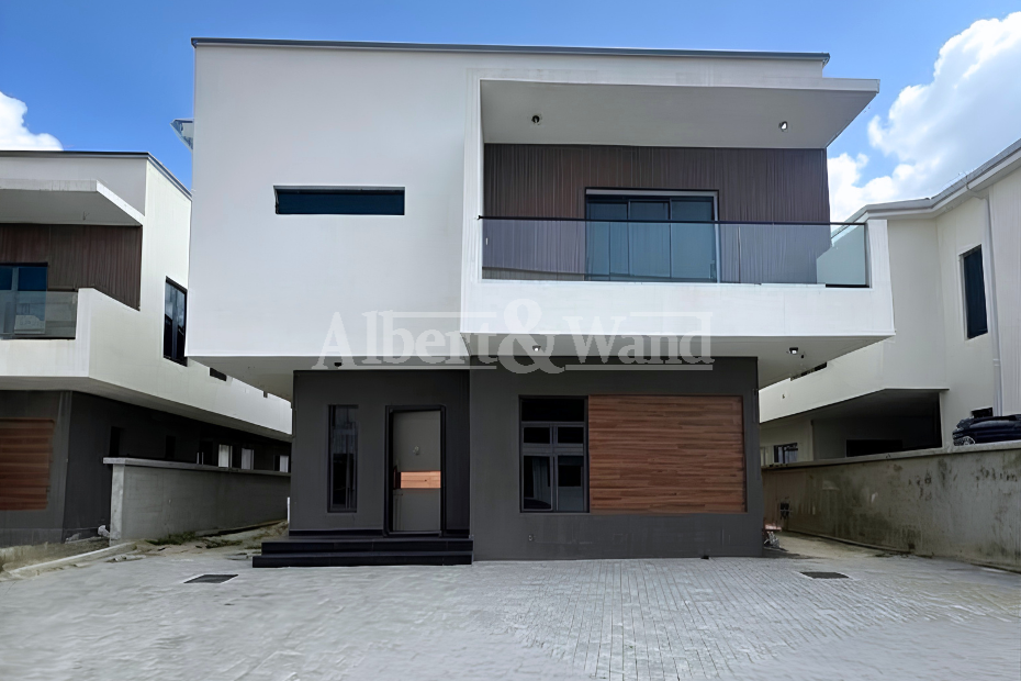 4 Bedroom Fully Detached House