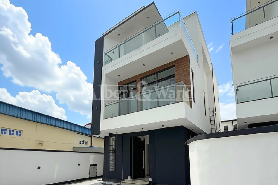 5 Bedroom Fully Detached 
