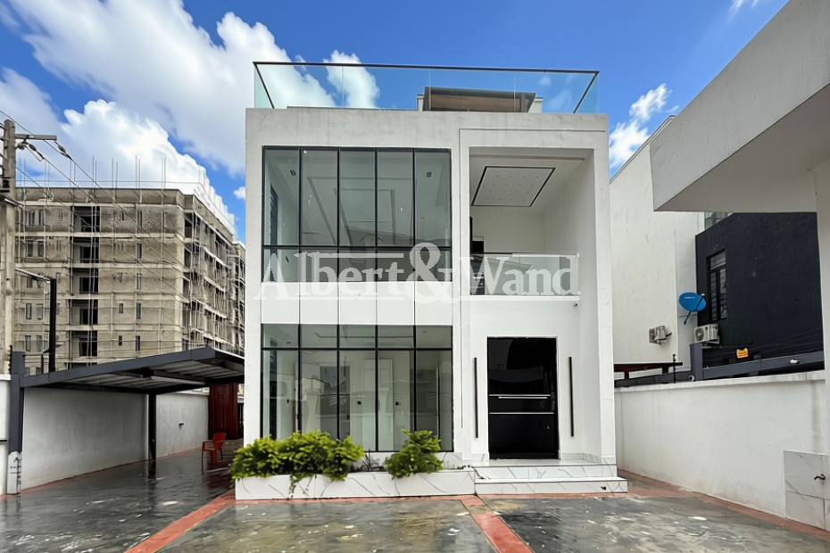 5 Bedroom Fully Detached 
