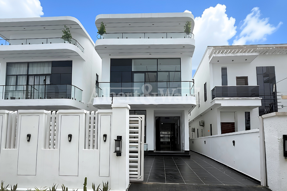 5 Bedroom Fully Detached